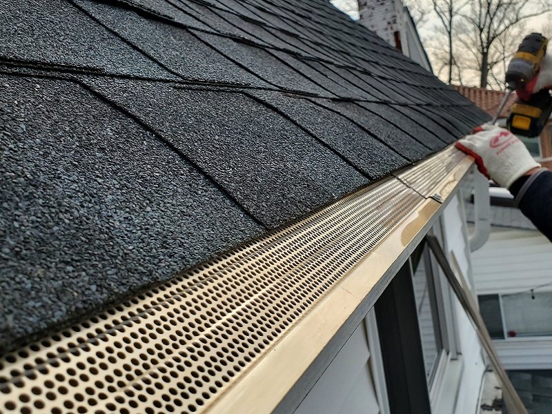 White bulldog gutter with gutter guard